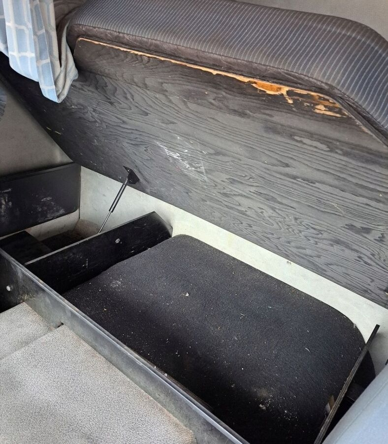 Volvo ŁÓŻKO DOLNE MATERAC STELAŻ VOLVO FE KOMPLETNE - Siège pour Camion: photos 3 Volvo ŁÓŻKO DOLNE MATERAC STELAŻ VOLVO FE KOMPLETNE - Siège pour Camion: photos 3