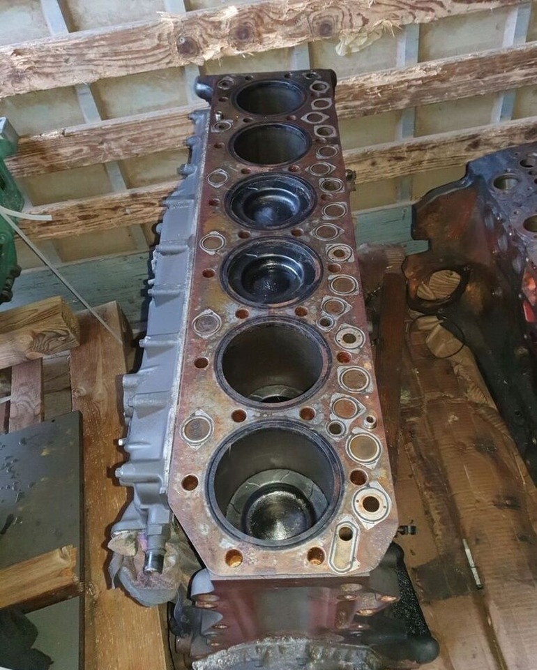 Volvo Renault 460 430 - Bloc-cylindres pour Camion: photos 2 Volvo Renault 460 430 - Bloc-cylindres pour Camion: photos 2