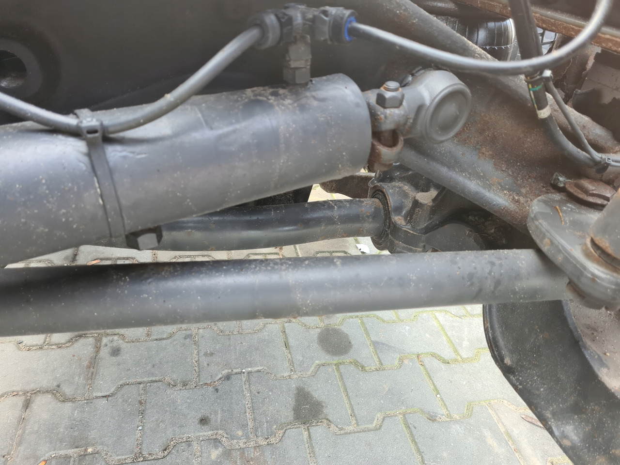 ZF SIŁOWNIK OSI SKRĘTNEJ KIEROWANEJ VOLVO FH FM 9 13 4 - Commande de gouvernail pour Camion: photos 5 ZF SIŁOWNIK OSI SKRĘTNEJ KIEROWANEJ VOLVO FH FM 9 13 4 - Commande de gouvernail pour Camion: photos 5