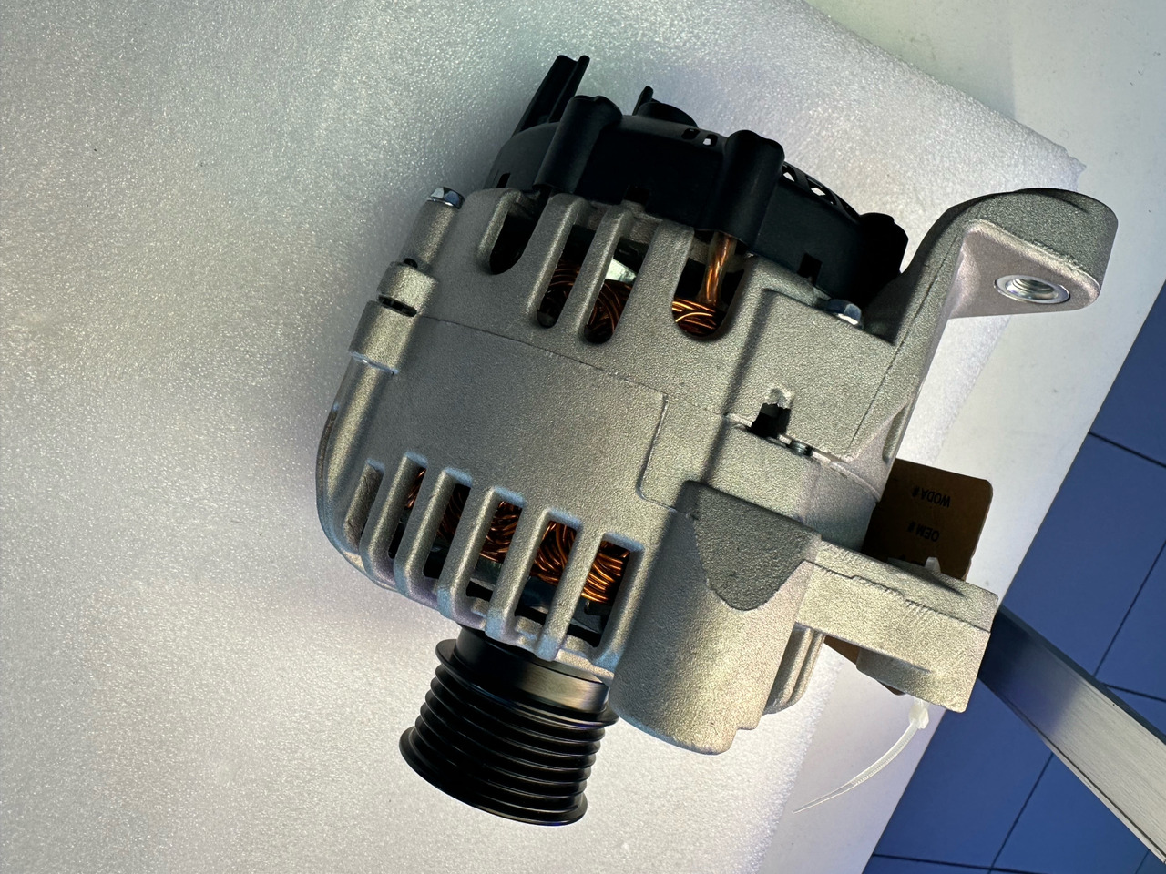 Woda BMW 325, 330, X5 - Alternateur pour Véhicule utilitaire: photos 3 Woda BMW 325, 330, X5 - Alternateur pour Véhicule utilitaire: photos 3