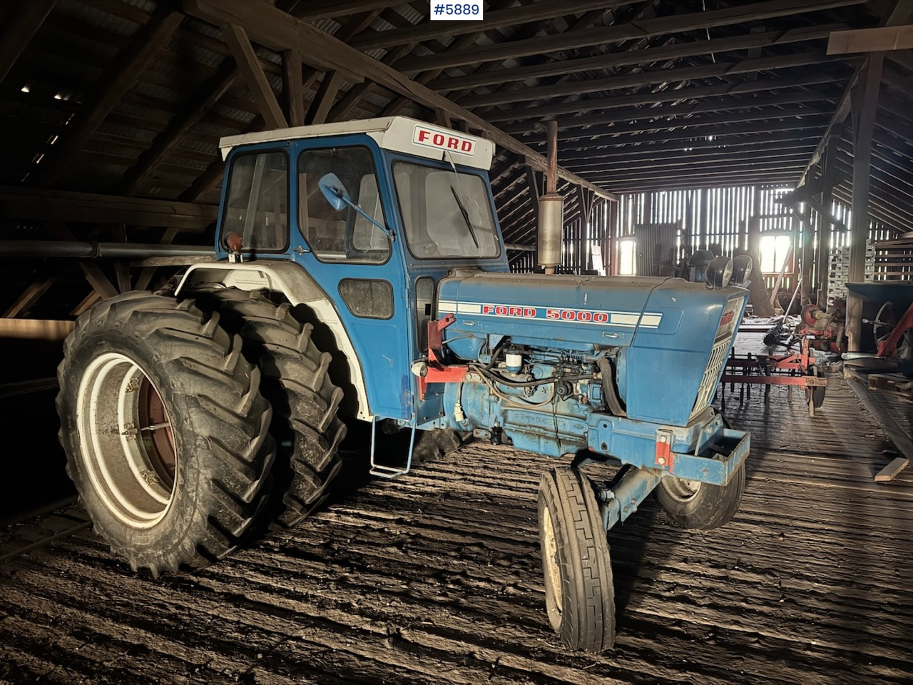 Tracteur agricole 1975 Ford 5000 w/ Twin Wheels: photos 6