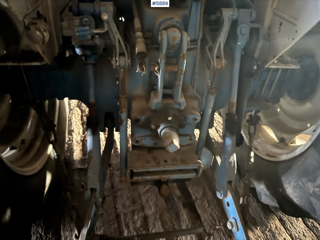 Tracteur agricole 1975 Ford 5000 w/ Twin Wheels: photos 15