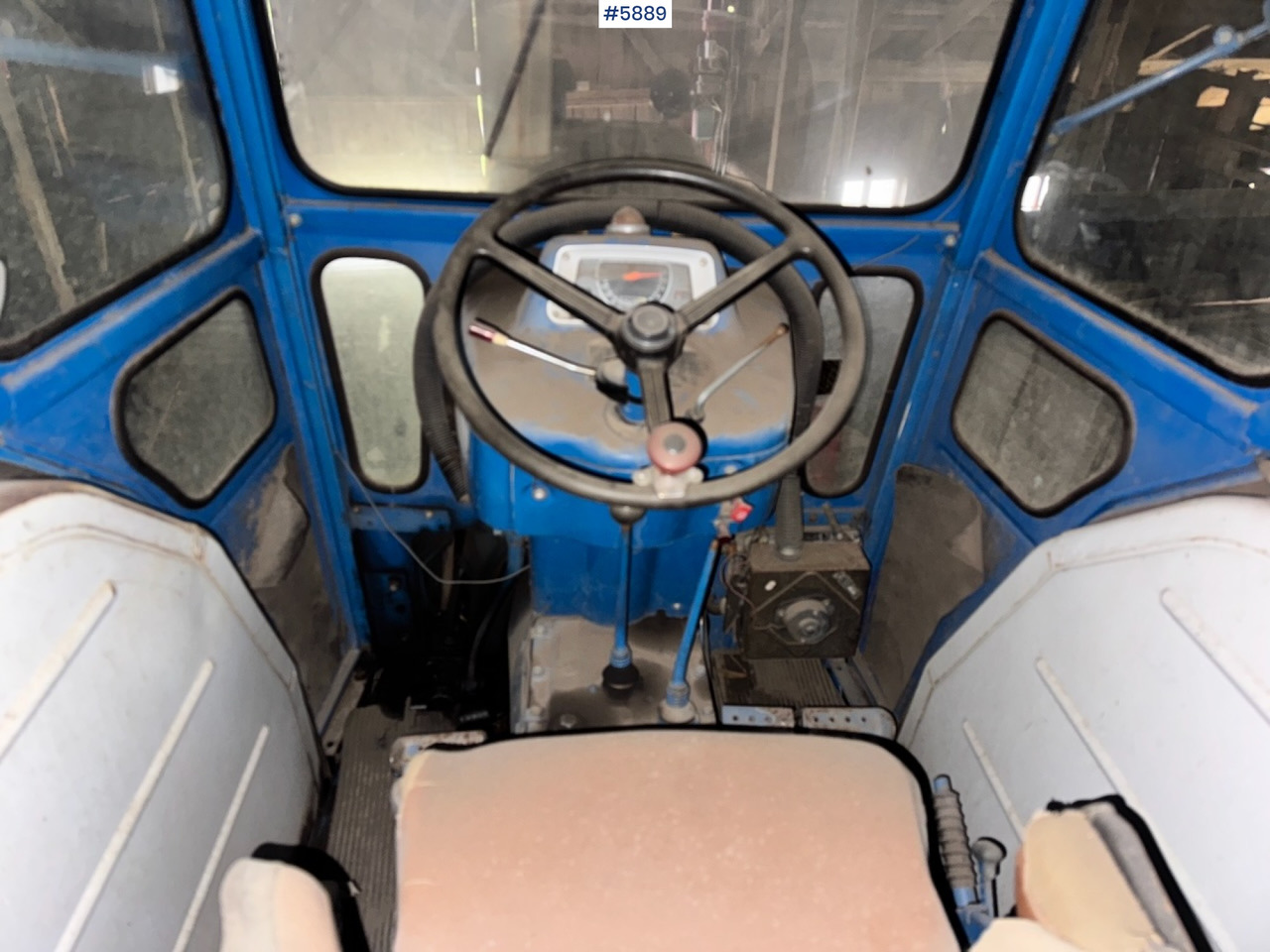 Tracteur agricole 1975 Ford 5000 w/ Twin Wheels: photos 16