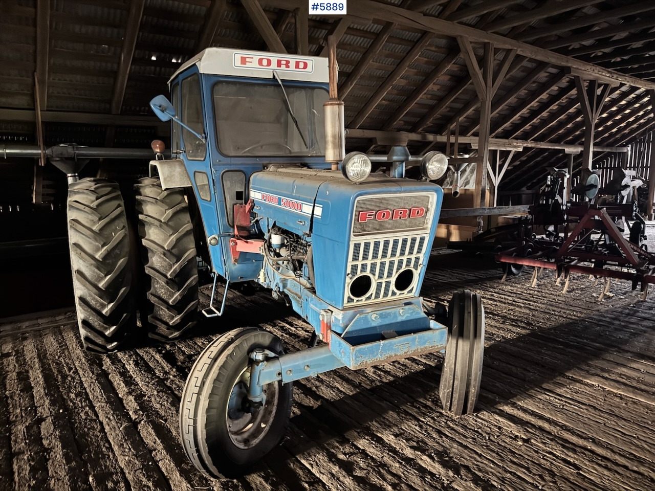 Tracteur agricole 1975 Ford 5000 w/ Twin Wheels: photos 7
