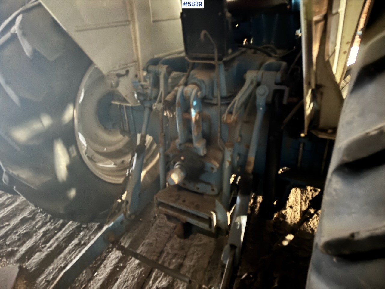 Tracteur agricole 1975 Ford 5000 w/ Twin Wheels: photos 12