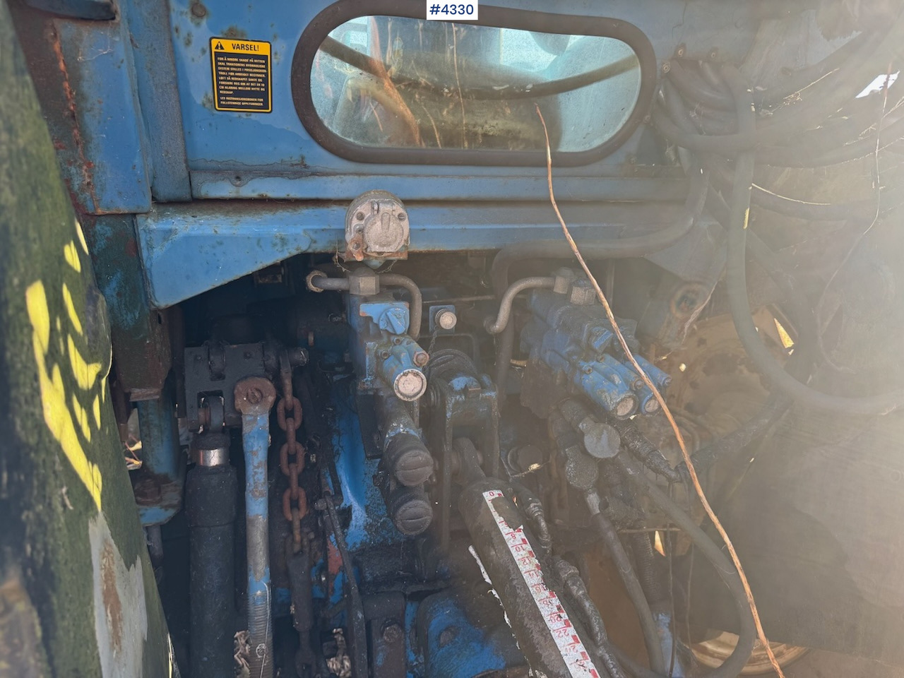 Tracteur agricole 1981 Ford 6610 m/ FMV tømmerkran og tvillinghjul: photos 15