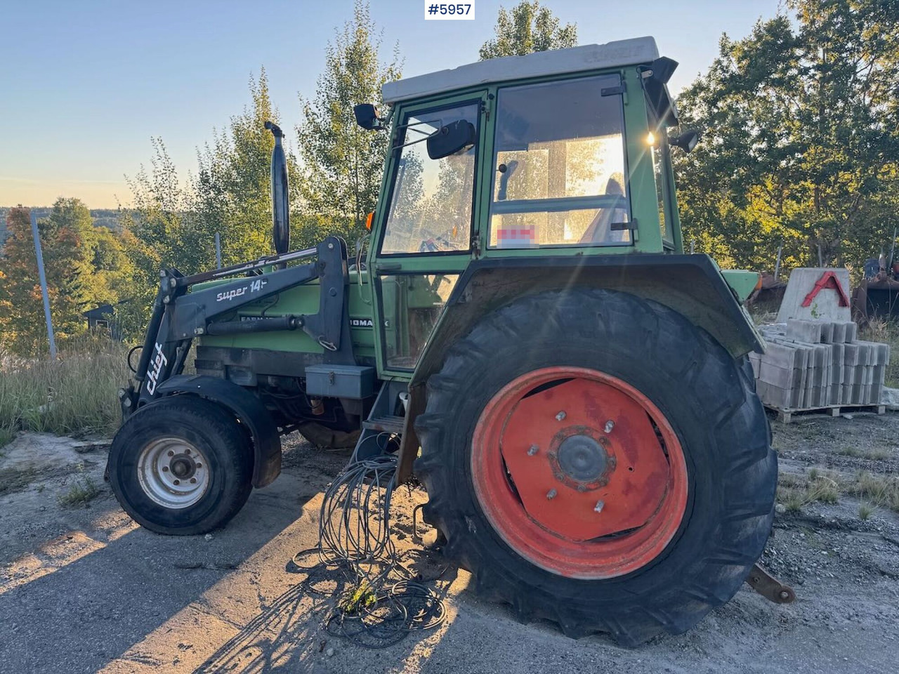 1982 Fendt 306LS 4x2 with front loader - Tracteur agricole: photos 4 1982 Fendt 306LS 4x2 with front loader - Tracteur agricole: photos 4