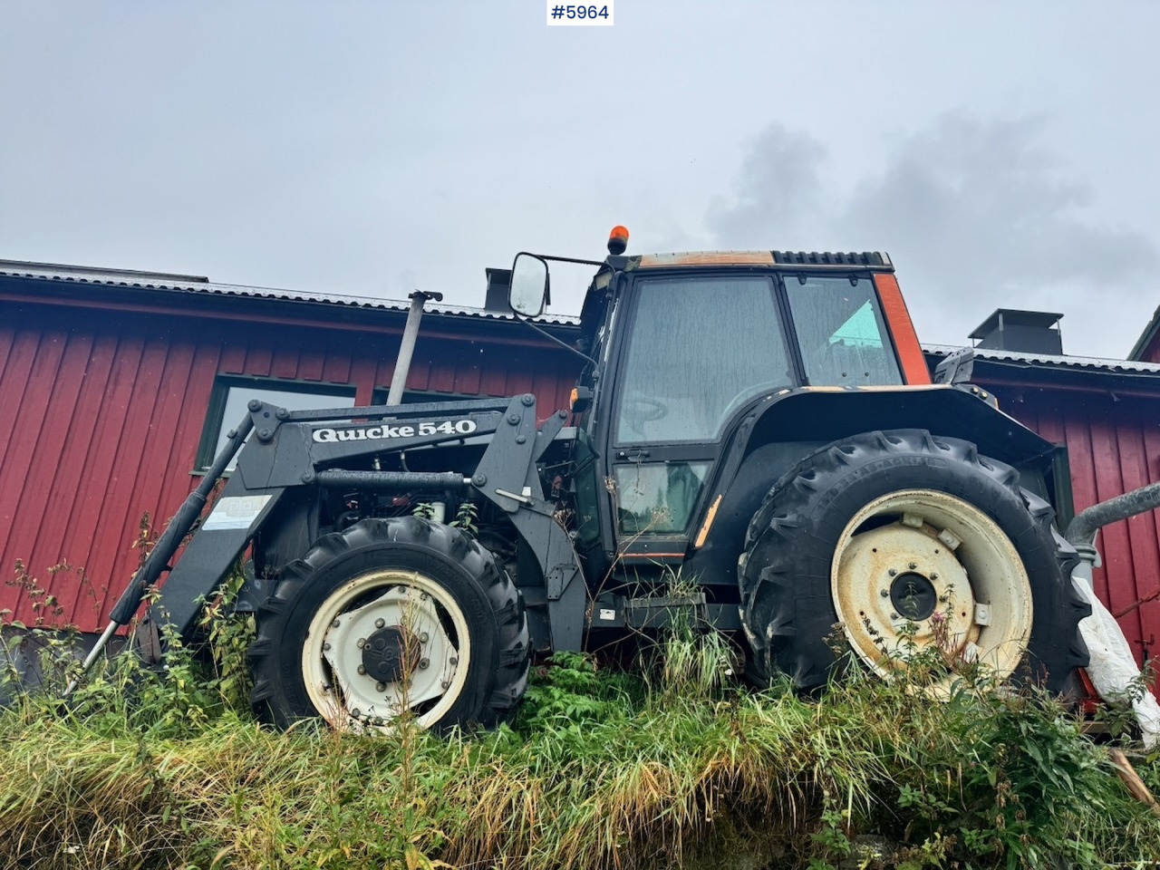 1991 Valmet 6100 Turbo with front loader and bucket - Tracteur agricole: photos 1 1991 Valmet 6100 Turbo with front loader and bucket - Tracteur agricole: photos 1