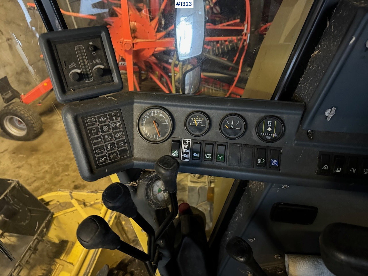 Moissonneuse-batteuse 1992 New Holland TC52 Combine: photos 14