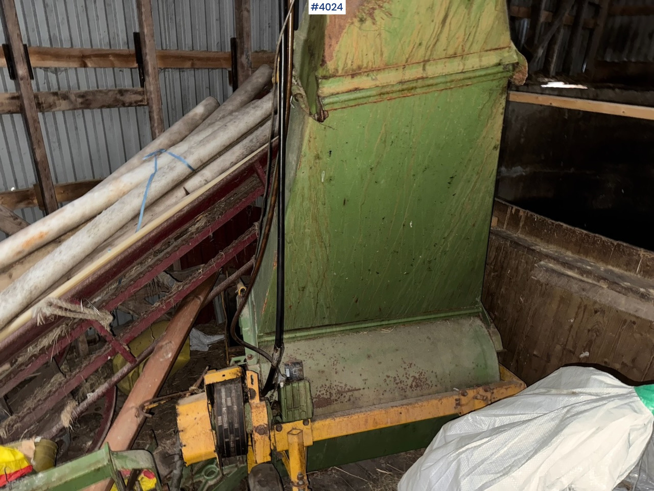 1994 Serigstad 35 harvester with tractor part - Matériel de fenaison: photos 3 1994 Serigstad 35 harvester with tractor part - Matériel de fenaison: photos 3