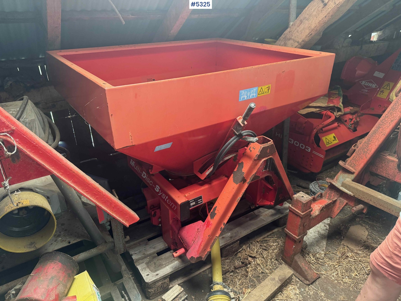 1999 Rauch MDS 81 fertilizer spreader - Distributeur d'engrais: photos 1 1999 Rauch MDS 81 fertilizer spreader - Distributeur d'engrais: photos 1