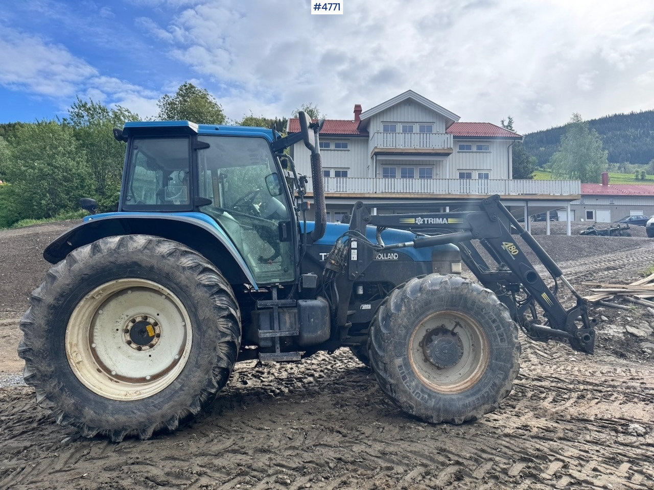 2000 New Holland TM135 4x4 w/ Front loader - Tracteur agricole: photos 1 2000 New Holland TM135 4x4 w/ Front loader - Tracteur agricole: photos 1