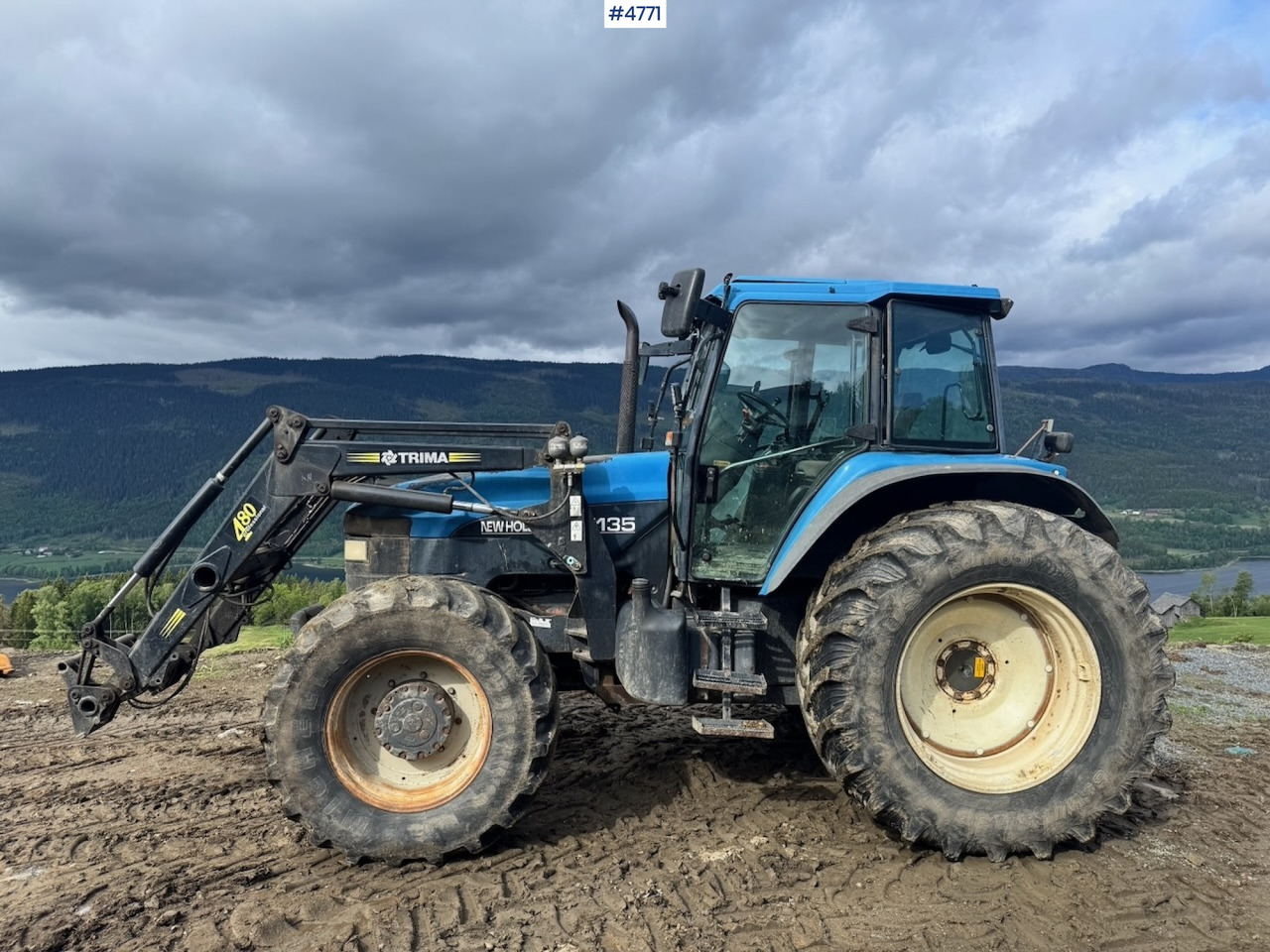 2000 New Holland TM135 4x4 w/ Front loader - Tracteur agricole: photos 4 2000 New Holland TM135 4x4 w/ Front loader - Tracteur agricole: photos 4