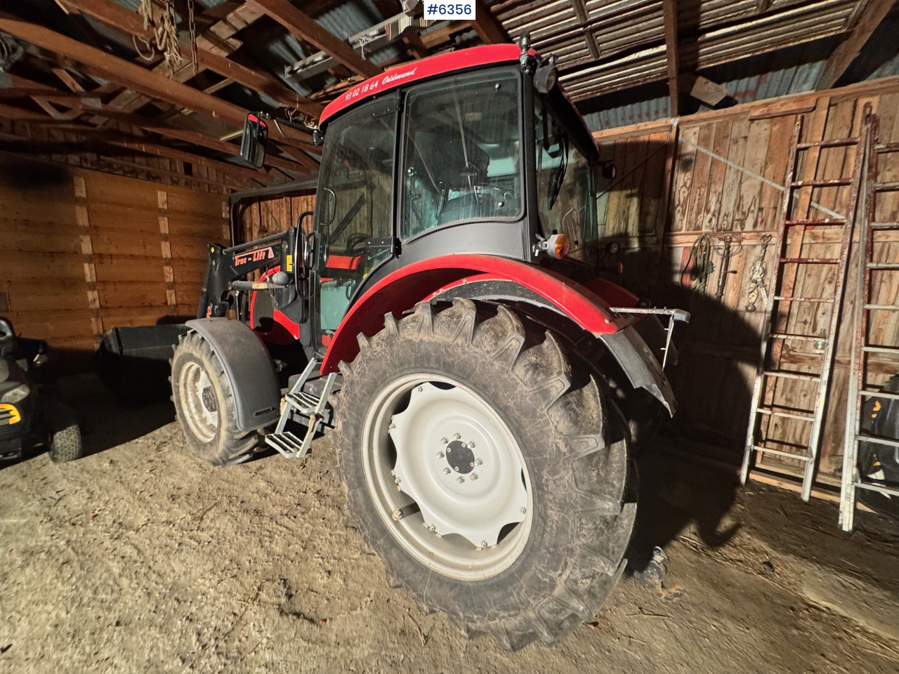 2008 Zetor 8541 Proxima Plus with loader, pallet forks, and snow bucket. Only 1,452 hours! - Tracteur agricole: photos 5 2008 Zetor 8541 Proxima Plus with loader, pallet forks, and snow bucket. Only 1,452 hours! - Tracteur agricole: photos 5