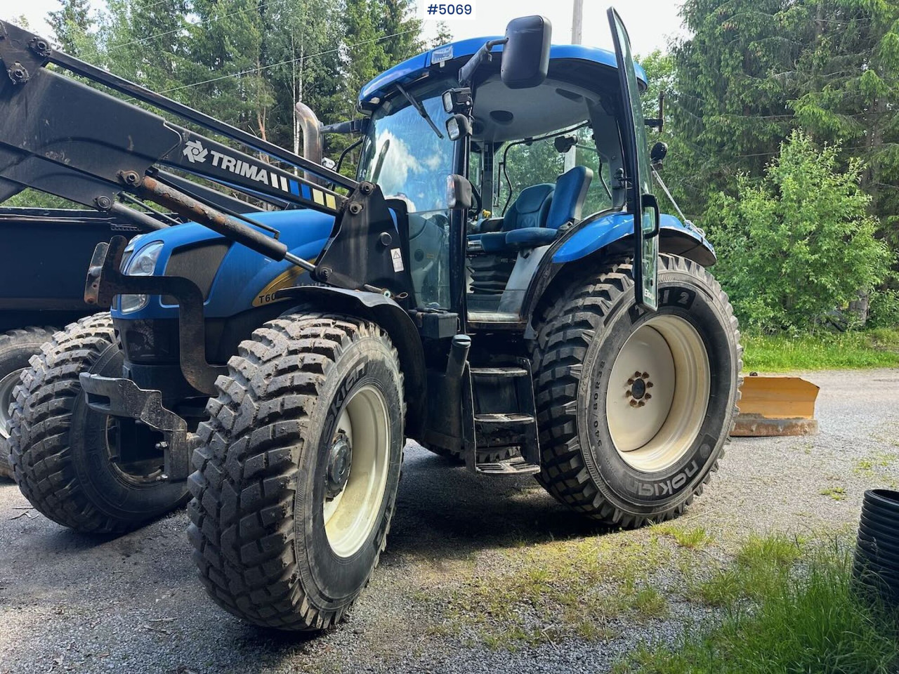 2009 New Holland T6040 SS w/ Trima front loader - Tracteur agricole: photos 2 2009 New Holland T6040 SS w/ Trima front loader - Tracteur agricole: photos 2