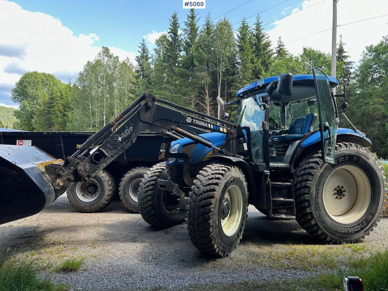 2009 New Holland T6040 SS w/ Trima front loader - Tracteur agricole: photos 1 2009 New Holland T6040 SS w/ Trima front loader - Tracteur agricole: photos 1
