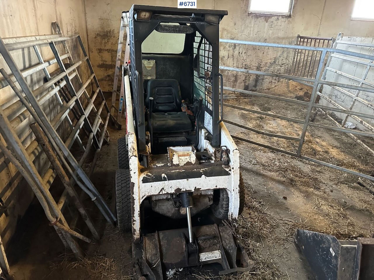 2012 Bobcat S70 Mini loader w/ pallet forks and demolition bucket. - Valet de ferme: photos 2 2012 Bobcat S70 Mini loader w/ pallet forks and demolition bucket. - Valet de ferme: photos 2
