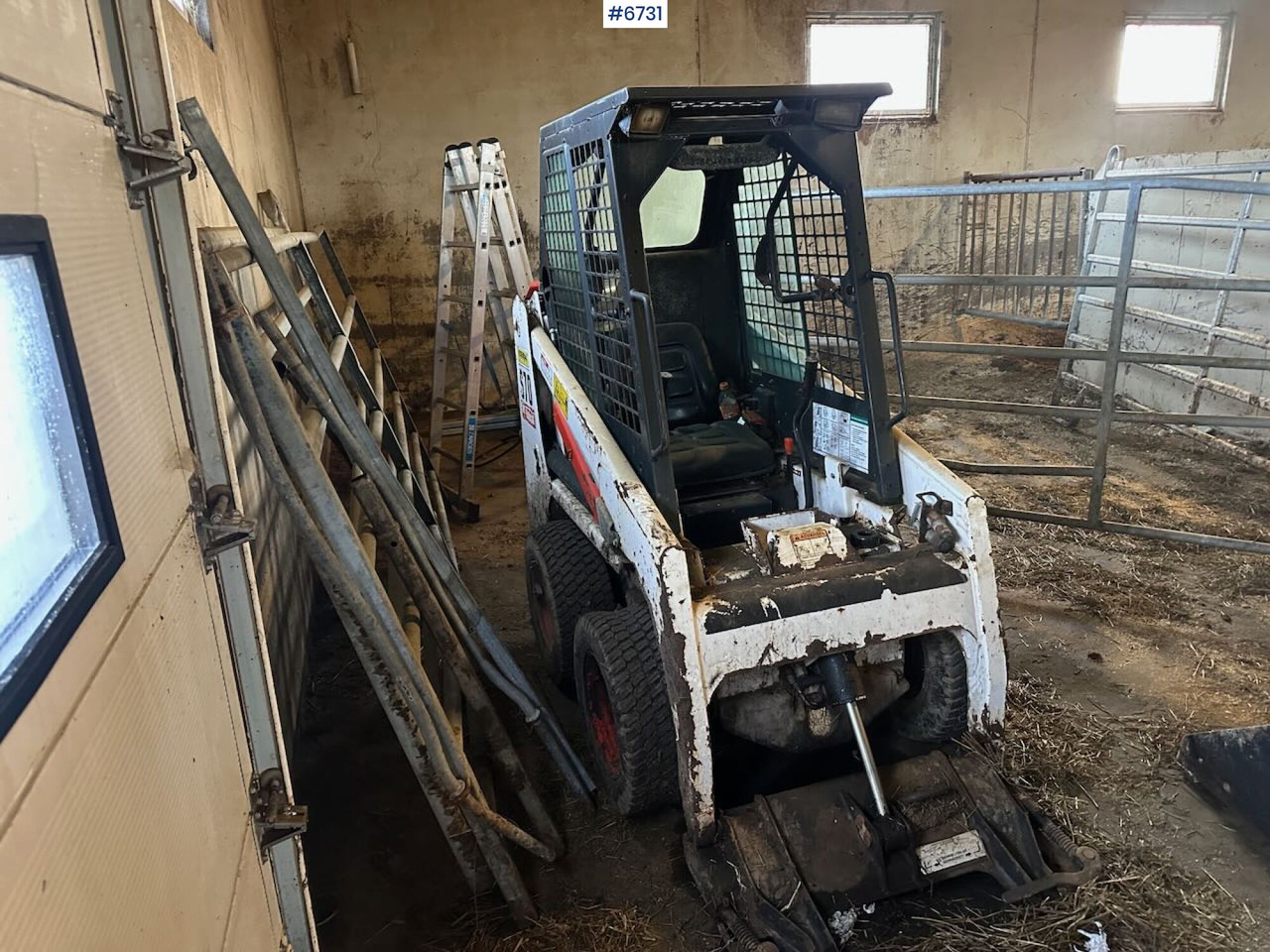 2012 Bobcat S70 Mini loader w/ pallet forks and demolition bucket. - Valet de ferme: photos 3 2012 Bobcat S70 Mini loader w/ pallet forks and demolition bucket. - Valet de ferme: photos 3