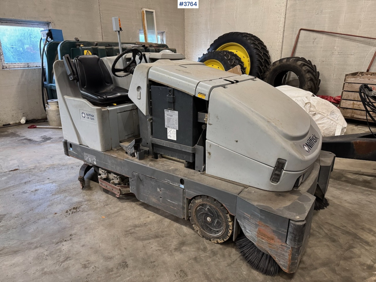 2012 Nilfisk CR 1200 broom and sweeper - Balayeuse industrielle: photos 2 2012 Nilfisk CR 1200 broom and sweeper - Balayeuse industrielle: photos 2