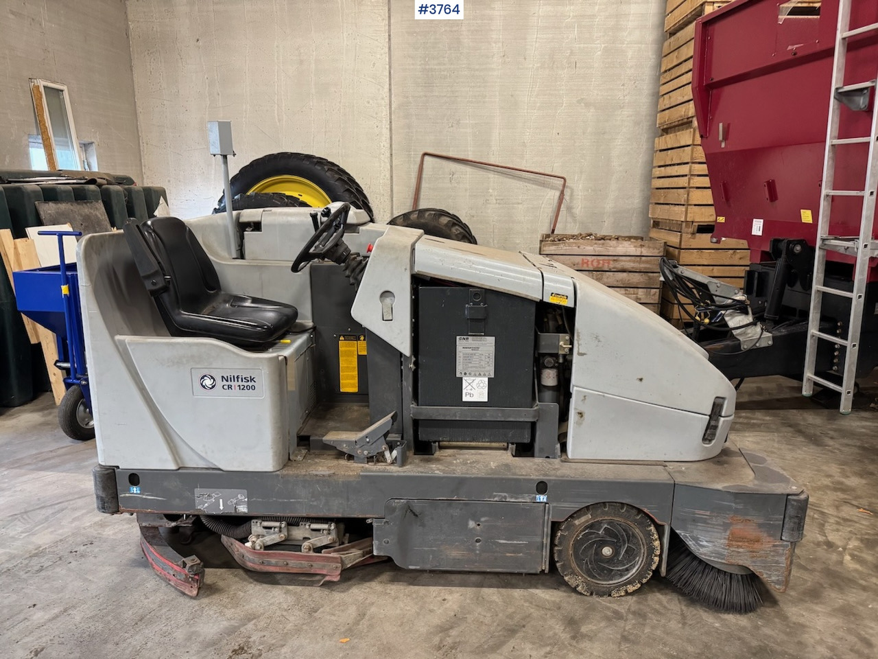 2012 Nilfisk CR 1200 broom and sweeper - Balayeuse industrielle: photos 3 2012 Nilfisk CR 1200 broom and sweeper - Balayeuse industrielle: photos 3