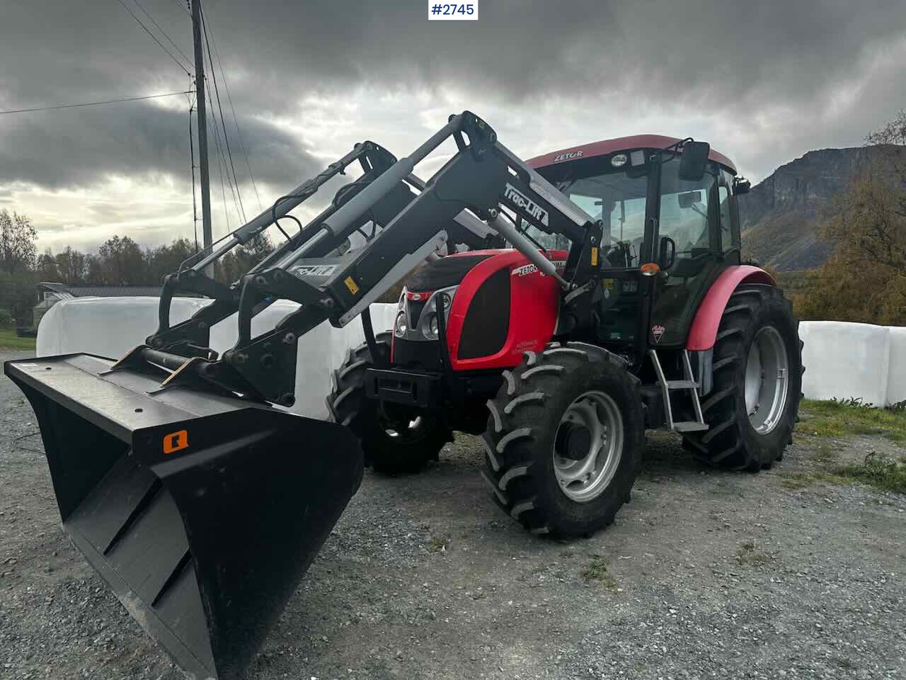 2012 ZETOR PROXIMA POWER 90 w/ Trac-lift Front loader and Bucket - Tracteur agricole: photos 2 2012 ZETOR PROXIMA POWER 90 w/ Trac-lift Front loader and Bucket - Tracteur agricole: photos 2