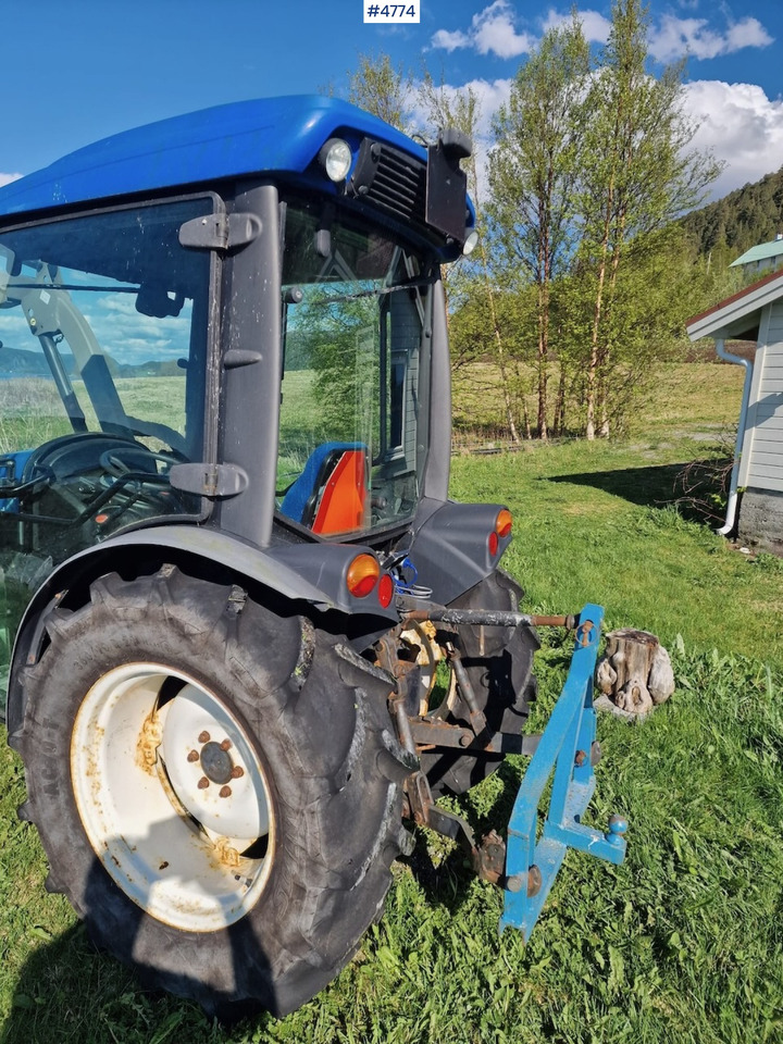 2013 New Holland T3020 w/ front loader, bucket & blade - Tracteur agricole: photos 2 2013 New Holland T3020 w/ front loader, bucket & blade - Tracteur agricole: photos 2