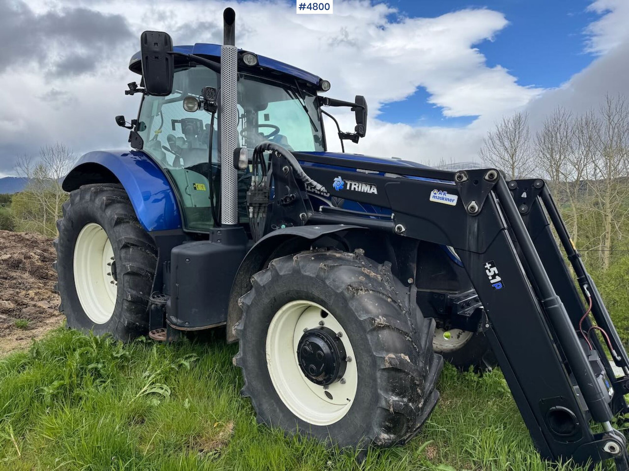 2013 New Holland T7.210 AC Blue Power m/ Frontlaster - Tracteur agricole: photos 1 2013 New Holland T7.210 AC Blue Power m/ Frontlaster - Tracteur agricole: photos 1