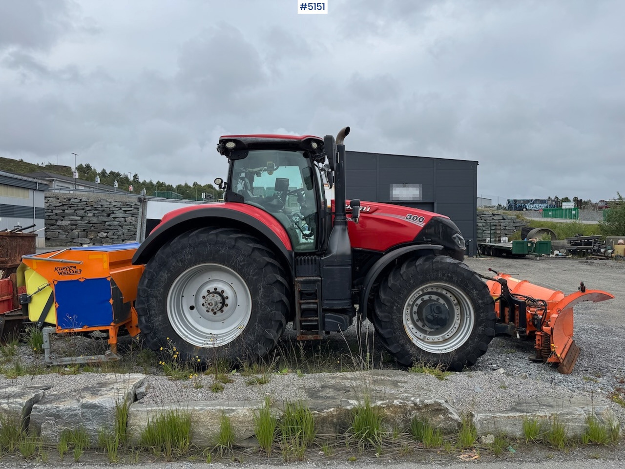2016 Case IH Optum 300 CVX w/front hydraulics and plowing rig - Tracteur agricole: photos 4 2016 Case IH Optum 300 CVX w/front hydraulics and plowing rig - Tracteur agricole: photos 4