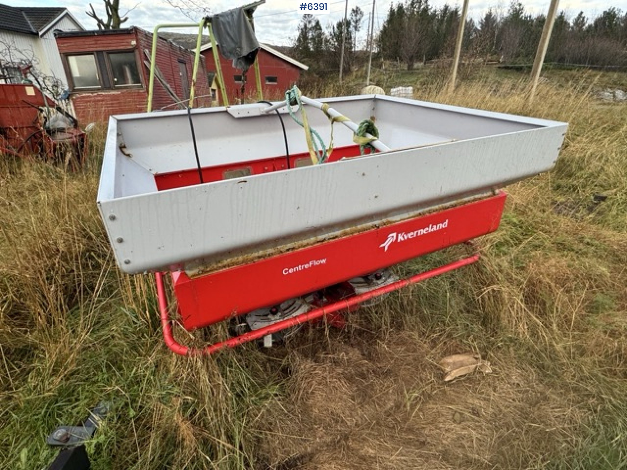 2016 Kverneland fertilizer spreader. Repair object. - Distributeur d'engrais: photos 1 2016 Kverneland fertilizer spreader. Repair object. - Distributeur d'engrais: photos 1
