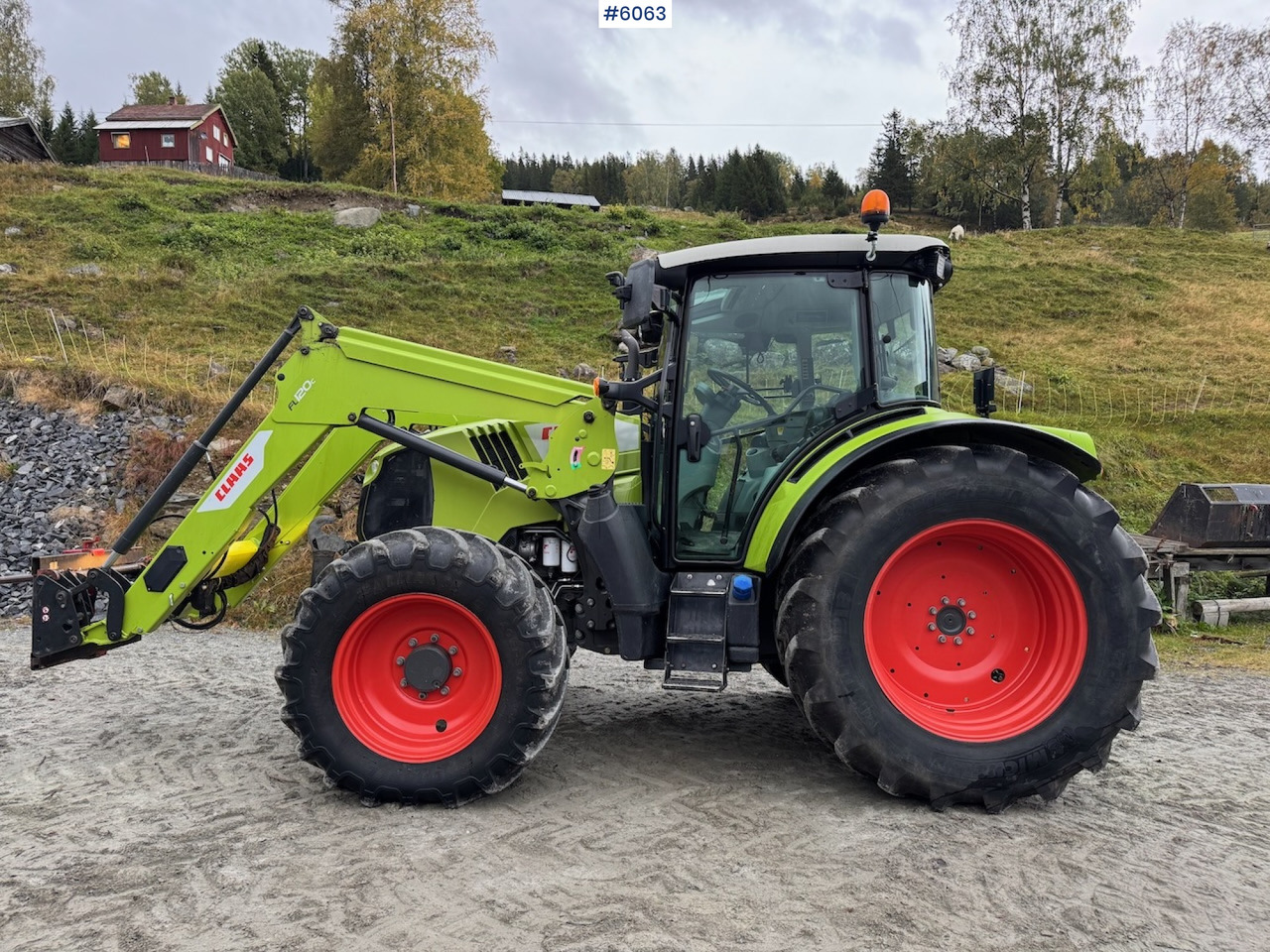 2018 Claas Arion 460 m front loader, front hydraulics and front PTO. - Tracteur agricole: photos 1 2018 Claas Arion 460 m front loader, front hydraulics and front PTO. - Tracteur agricole: photos 1
