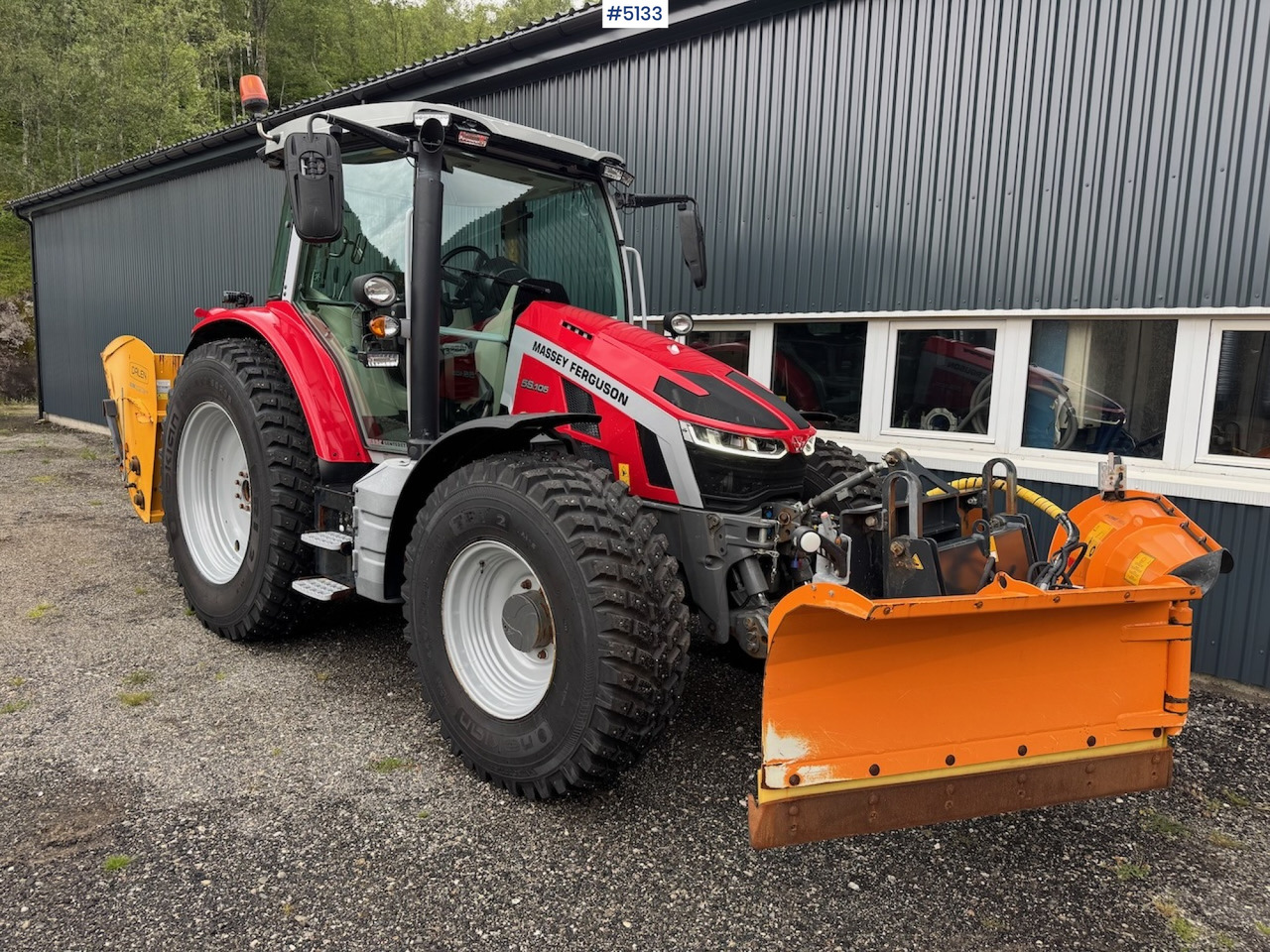 2022 Massey Ferguson 5S.105 w/front hydraulics and plowing rig - Tracteur agricole: photos 1 2022 Massey Ferguson 5S.105 w/front hydraulics and plowing rig - Tracteur agricole: photos 1