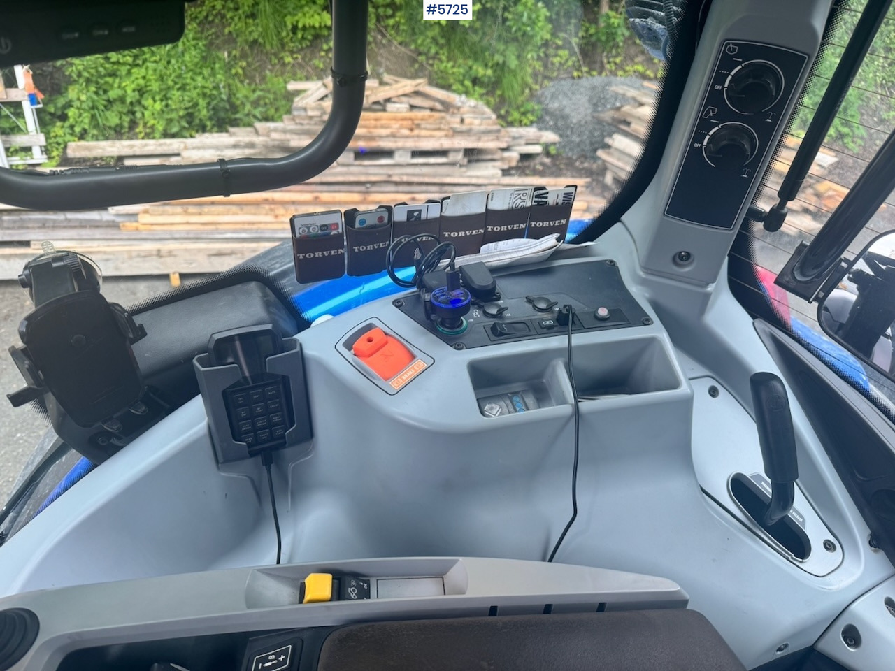 Tracteur agricole 2022 Valtra N175 4x4 w/ Front loader, Hydraulics, Bucket and Pallet forks. Overhauled.: photos 10