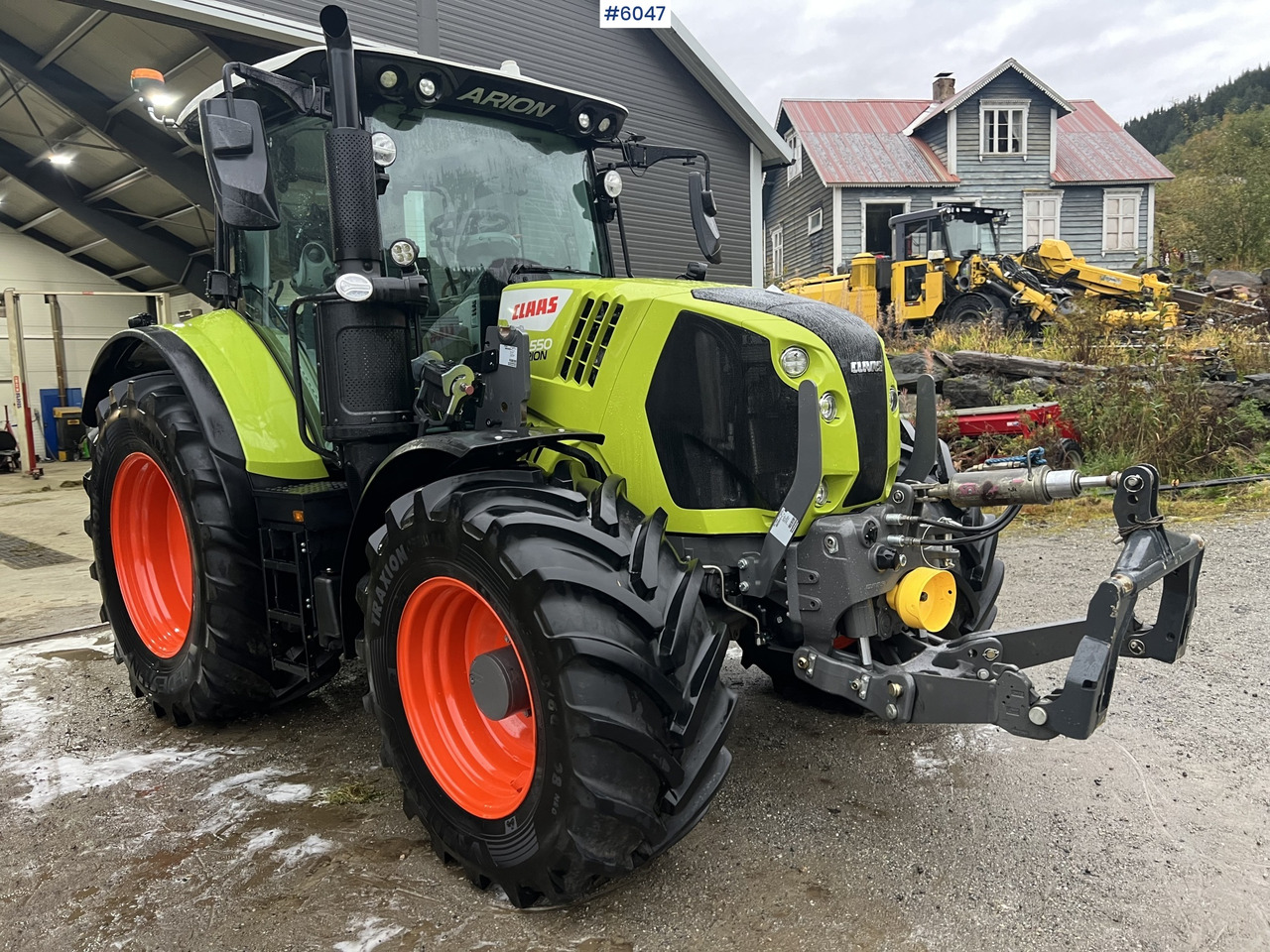 2023 Claas Arion 550 w/ quicke front loader with weight and PTO and front hydraulics - Tracteur agricole: photos 1 2023 Claas Arion 550 w/ quicke front loader with weight and PTO and front hydraulics - Tracteur agricole: photos 1