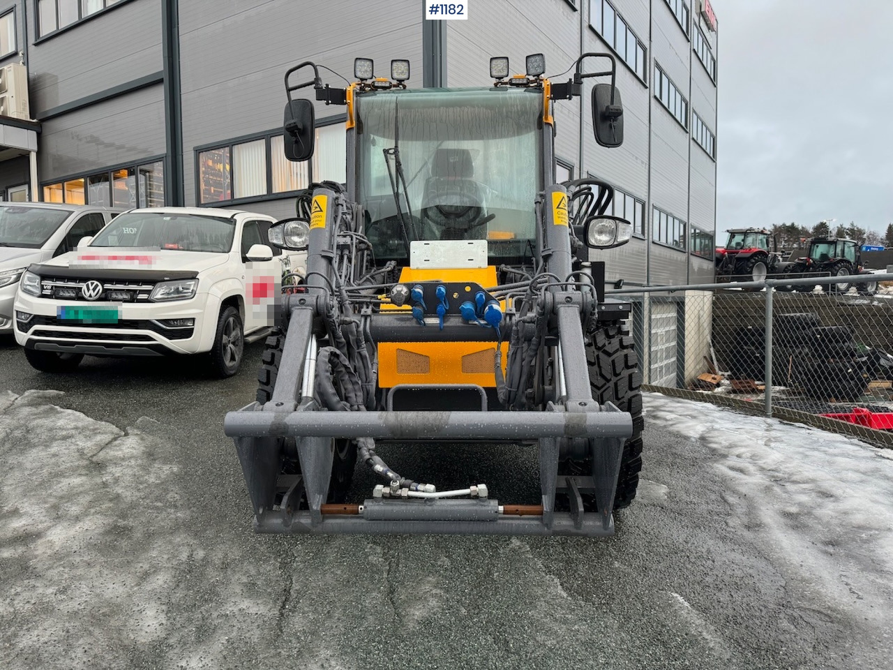 2023 LM Trac 587, DEMO, LIKE NEW! - Valet de ferme: photos 2 2023 LM Trac 587, DEMO, LIKE NEW! - Valet de ferme: photos 2