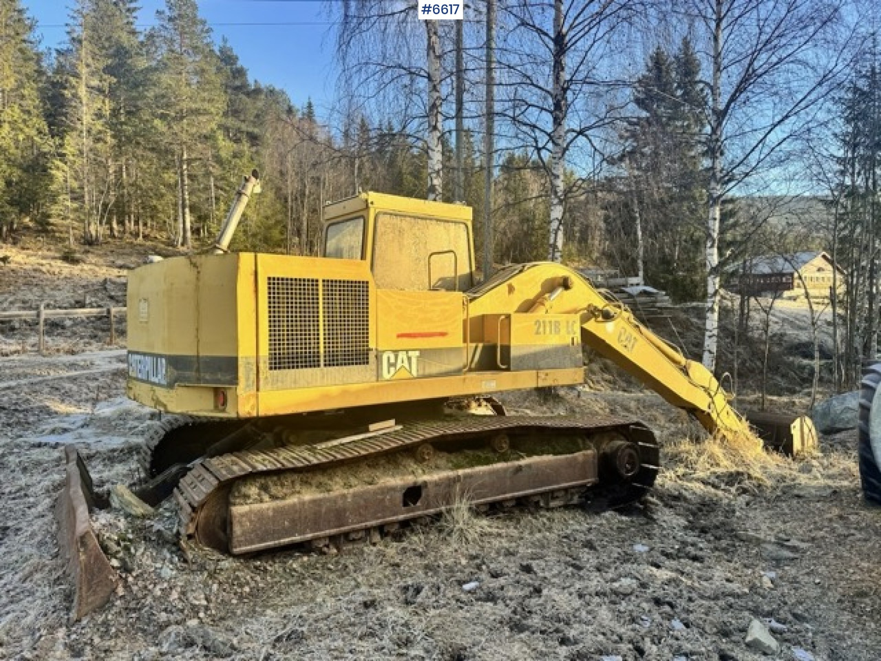 Approx. 1993 Caterpillar 211BLC tracked excavator with bucket. - Pelle: photos 1 Approx. 1993 Caterpillar 211BLC tracked excavator with bucket. - Pelle: photos 1