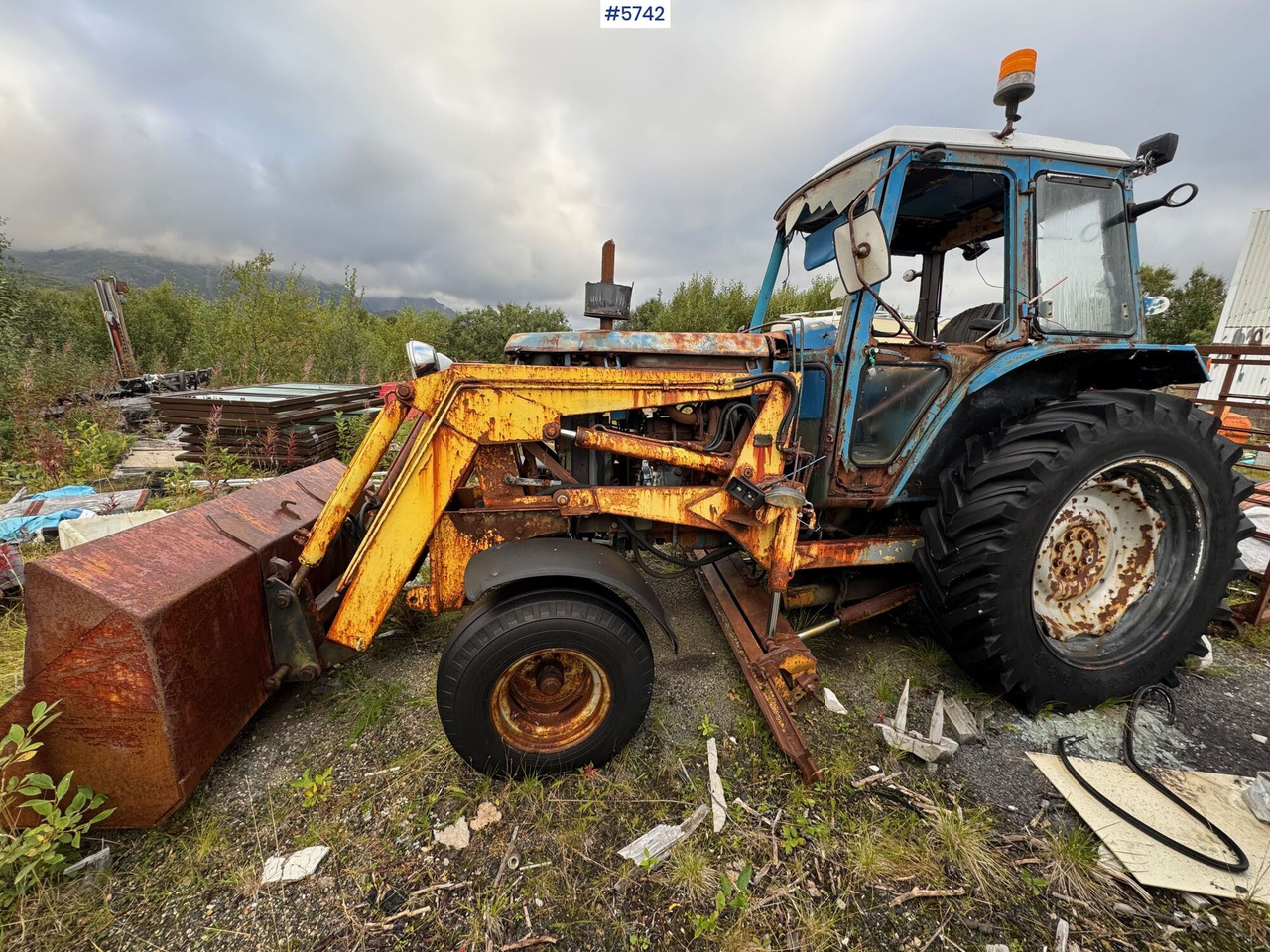 Circa 1987 Ford 7700 with Malm Orstad loader! - Tracteur agricole: photos 2 Circa 1987 Ford 7700 with Malm Orstad loader! - Tracteur agricole: photos 2