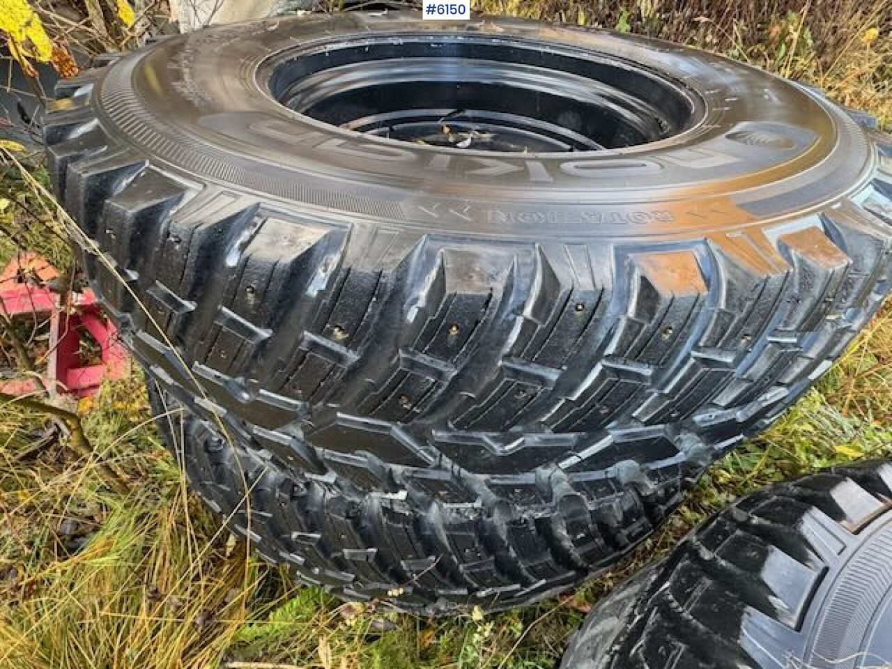 Complete set of Nokian studded tires - Pneu pour Machine agricole: photos 1 Complete set of Nokian studded tires - Pneu pour Machine agricole: photos 1