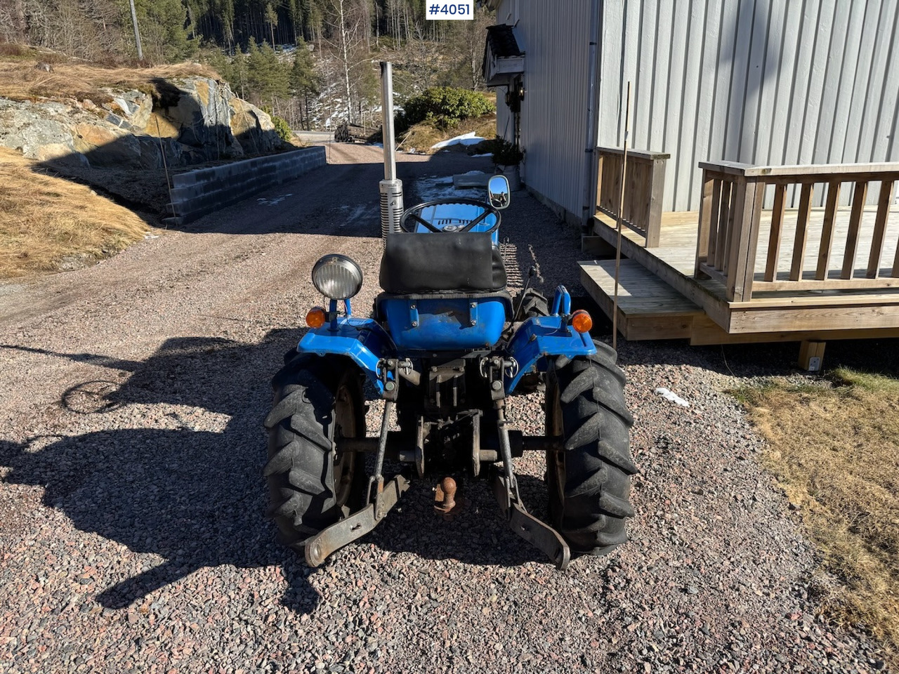 Iseki 2140 w/bucket, tiller and wood splitter. Low hours! - Tracteur agricole: photos 3 Iseki 2140 w/bucket, tiller and wood splitter. Low hours! - Tracteur agricole: photos 3