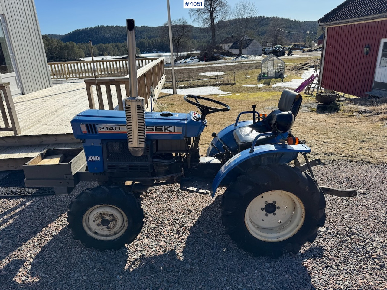 Iseki 2140 w/bucket, tiller and wood splitter. Low hours! - Tracteur agricole: photos 1 Iseki 2140 w/bucket, tiller and wood splitter. Low hours! - Tracteur agricole: photos 1
