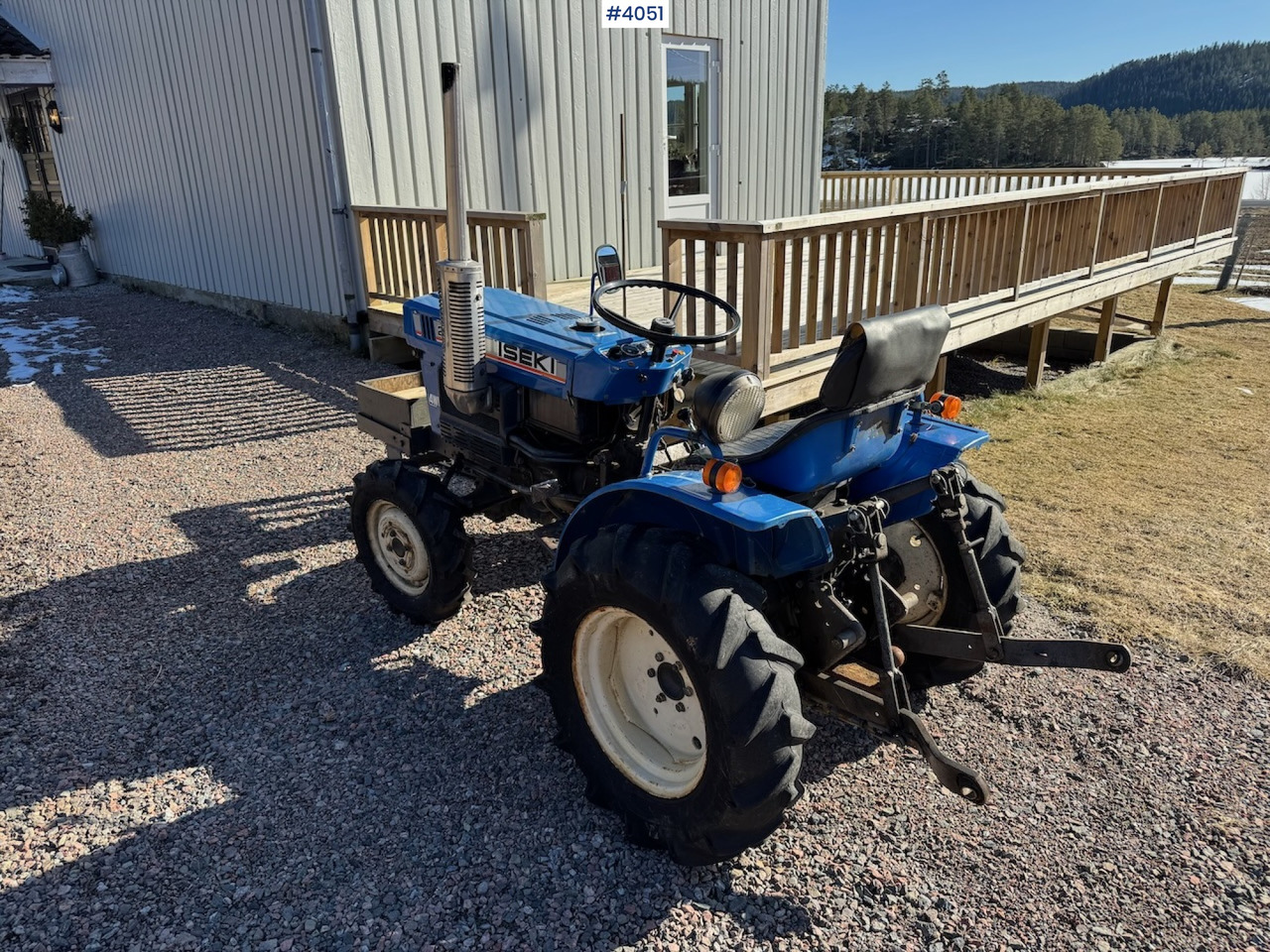 Iseki 2140 w/bucket, tiller and wood splitter. Low hours! - Tracteur agricole: photos 2 Iseki 2140 w/bucket, tiller and wood splitter. Low hours! - Tracteur agricole: photos 2