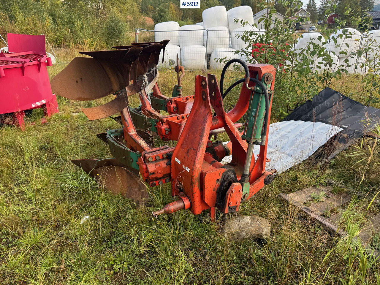 Kverneland 3-furrow reversible plough - Outils du sol: photos 4 Kverneland 3-furrow reversible plough - Outils du sol: photos 4