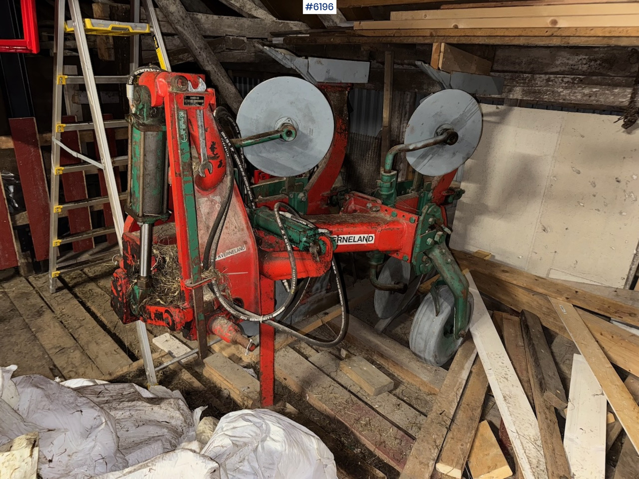 Kverneland Mod. E 3 2-furrow reversible plough. - Outils du sol: photos 3 Kverneland Mod. E 3 2-furrow reversible plough. - Outils du sol: photos 3