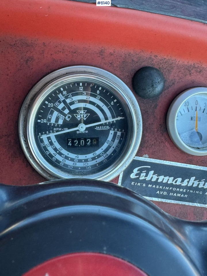 Tracteur agricole Massey Ferguson 133: photos 14 Tracteur agricole Massey Ferguson 133: photos 14