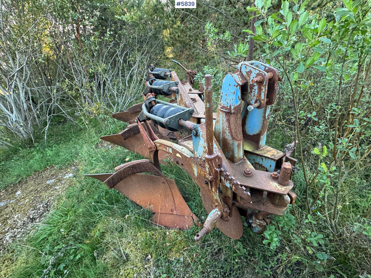 Øverum 3-furrow plow - Outils du sol: photos 3 Øverum 3-furrow plow - Outils du sol: photos 3