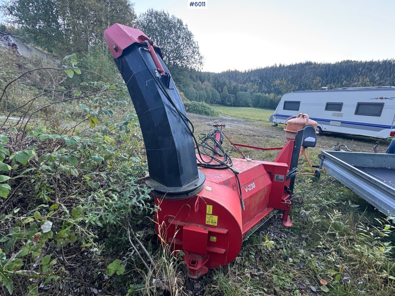 SISU Handel V-230 Snow blower - Véhicule de voirie/ Spécial: photos 2 SISU Handel V-230 Snow blower - Véhicule de voirie/ Spécial: photos 2