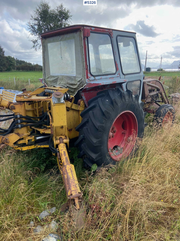 Volvo 430 mit heckmontiertem Baggeraufbau, Rep.-Objekt - Tracteur agricole: photos 2 Volvo 430 mit heckmontiertem Baggeraufbau, Rep.-Objekt - Tracteur agricole: photos 2
