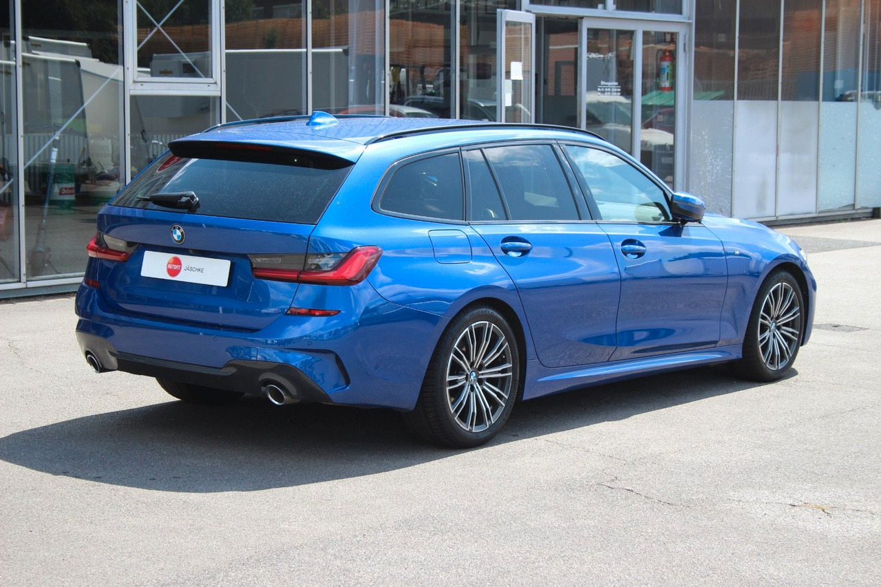 BMW 320 Touring d M Sport Laser Alcantara Harman Kar - Voiture: photos 2 BMW 320 Touring d M Sport Laser Alcantara Harman Kar - Voiture: photos 2