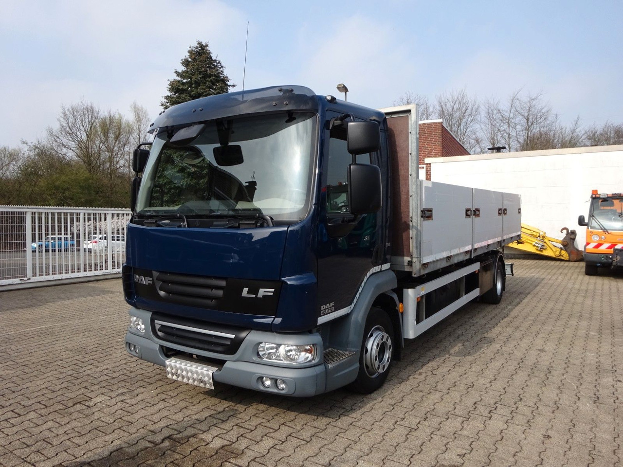 DAF LF 45.210 Kipper 4x2 - Camion benne: photos 2 DAF LF 45.210 Kipper 4x2 - Camion benne: photos 2