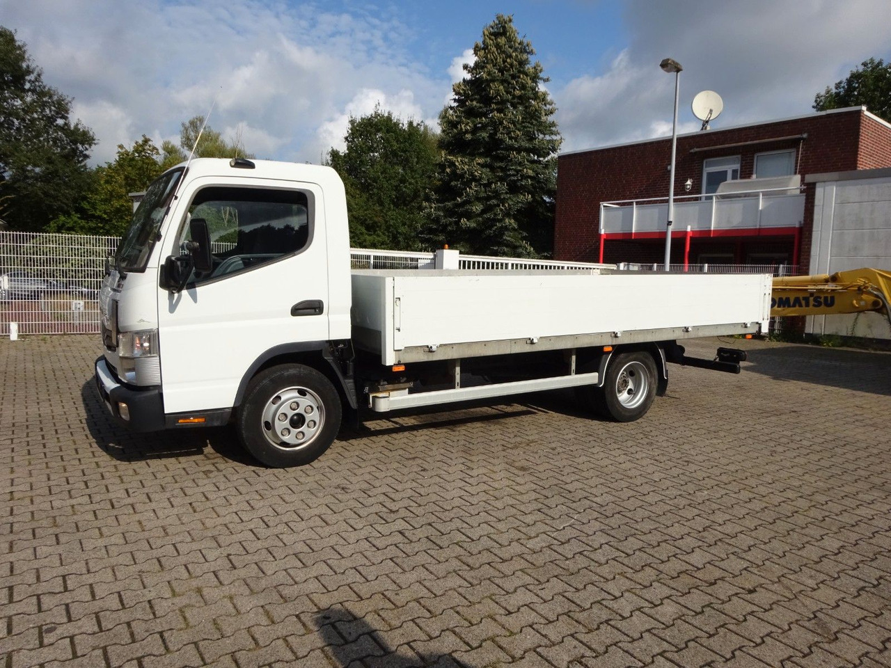 FUSO CANTER 7C15 Pritsche 4x2 - Utilitaire plateau: photos 4 FUSO CANTER 7C15 Pritsche 4x2 - Utilitaire plateau: photos 4