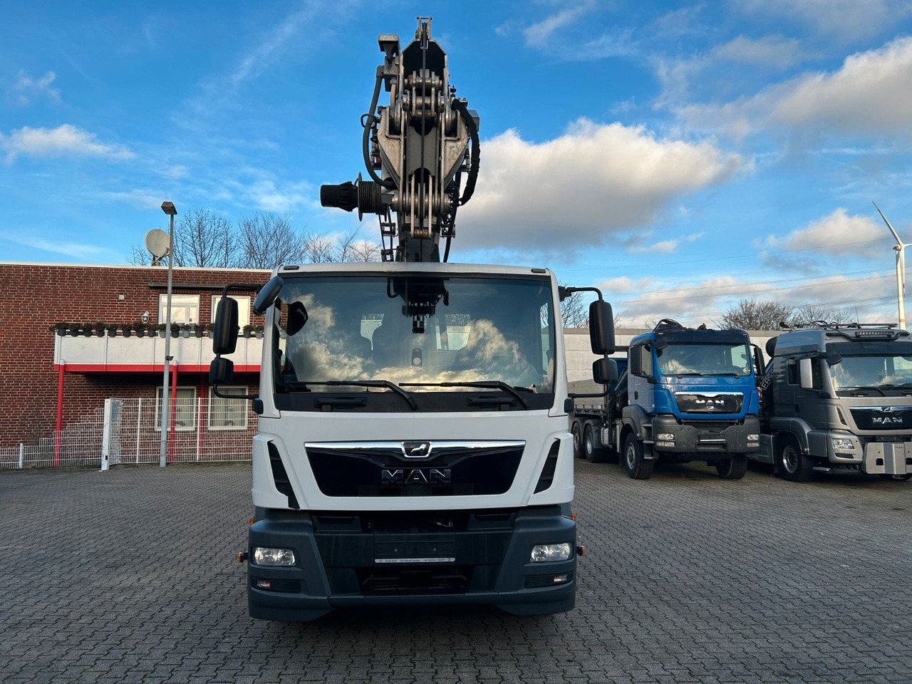 MAN 26.320+Böcker Dachdeckerkran AK46/6000+Seilwinde - Camion grue: photos 5 MAN 26.320+Böcker Dachdeckerkran AK46/6000+Seilwinde - Camion grue: photos 5